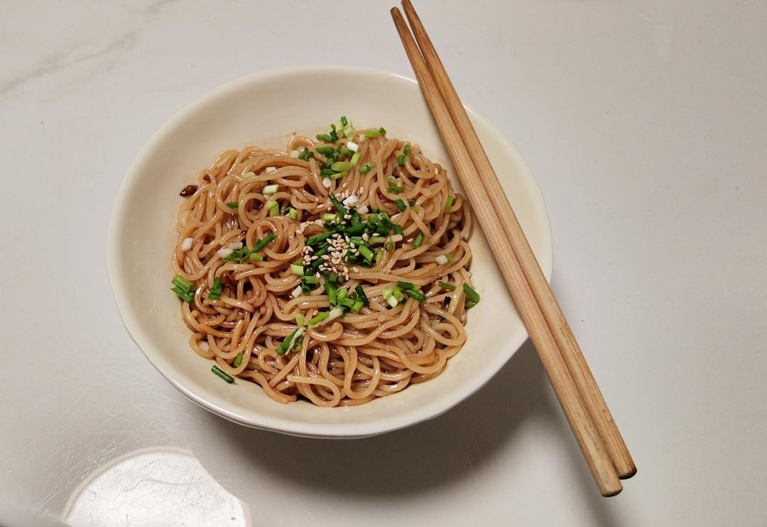 10分钟搞定的一碗葱油拌面