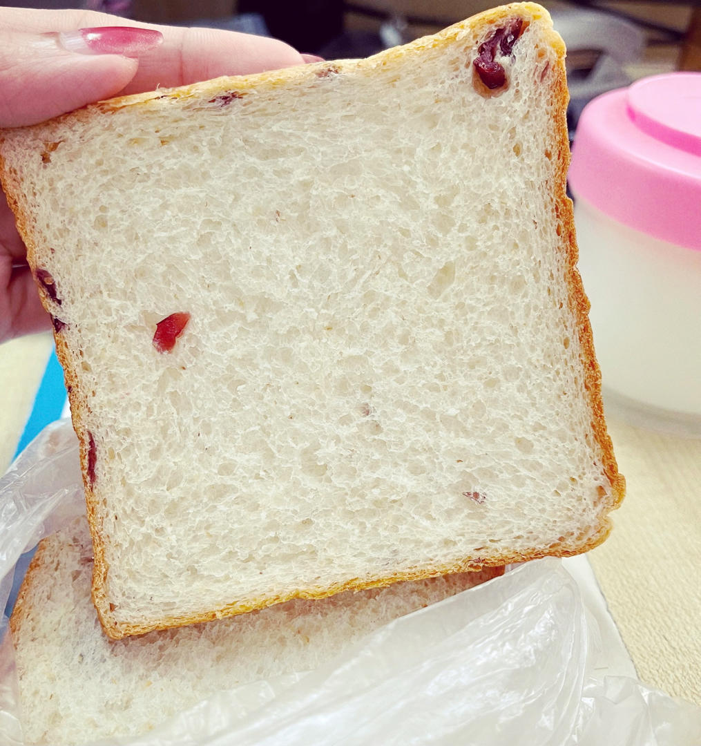 柔软的蜂蜜牛乳全麦吐司