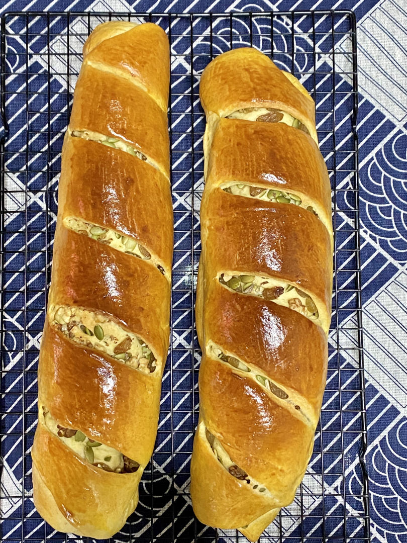 风靡代购店的新疆果仁大列巴