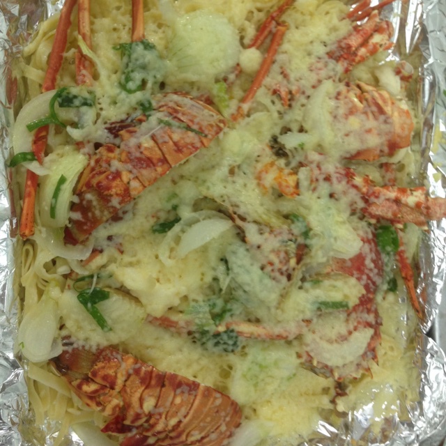 芝士焗龙虾（伊面铺底）