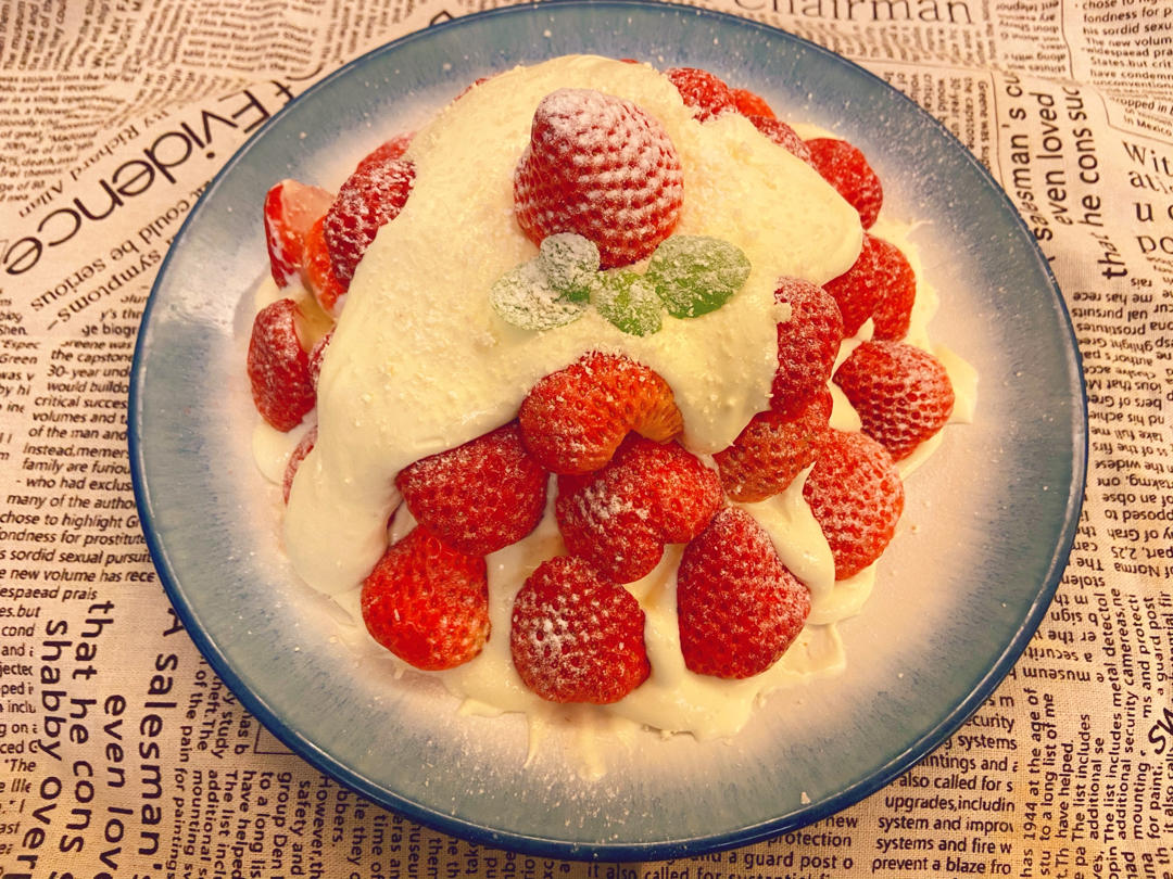 曼食慢语丨草莓芝士雪山蛋糕