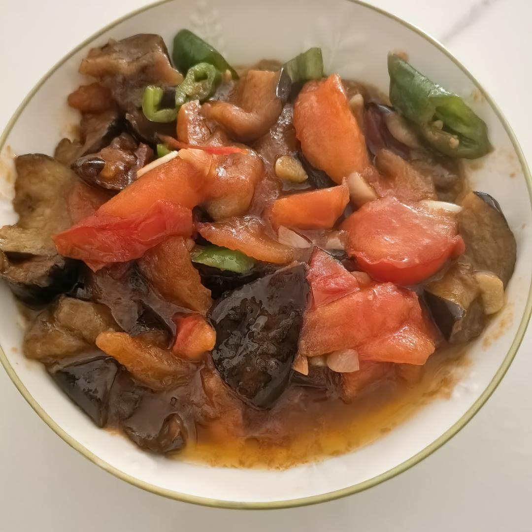 红烧茄子（佐西红柿尖椒）