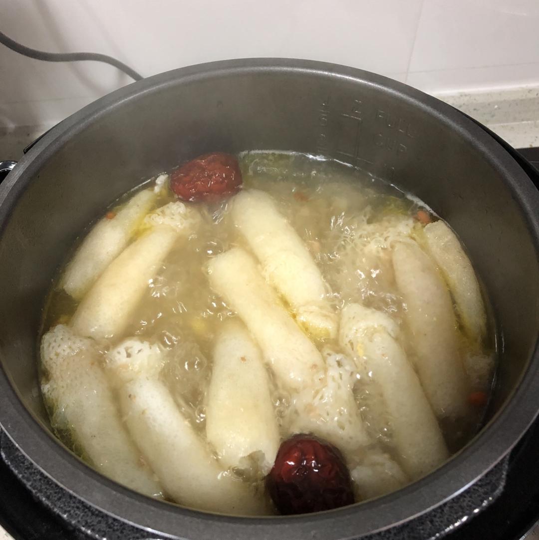 竹荪土鸡汤