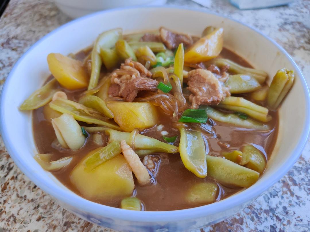 不吃两碗饭你找我！东北做法 酱炖芸豆土豆五花肉
