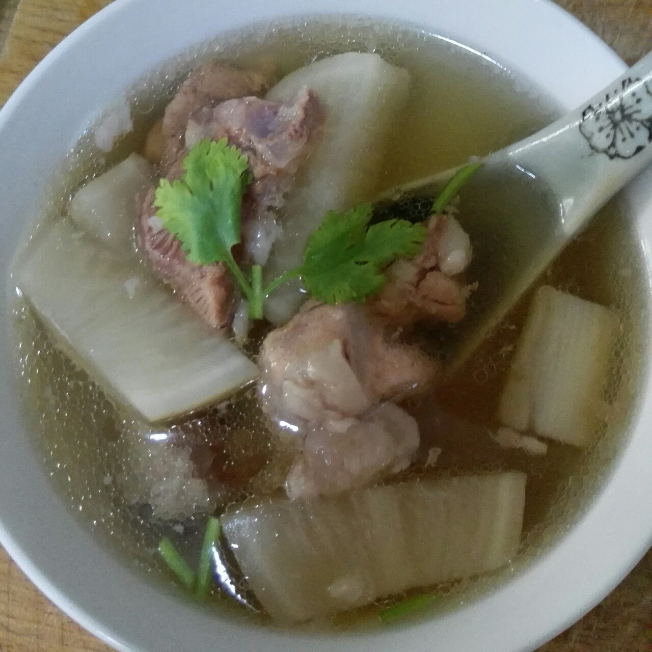 白萝卜排骨汤