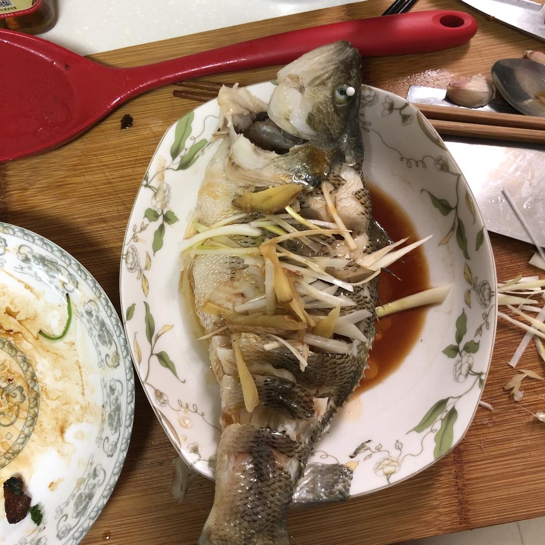 清蒸鲈鱼（只需三步）