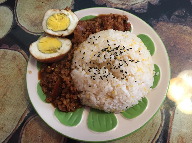 洋葱酥卤肉饭