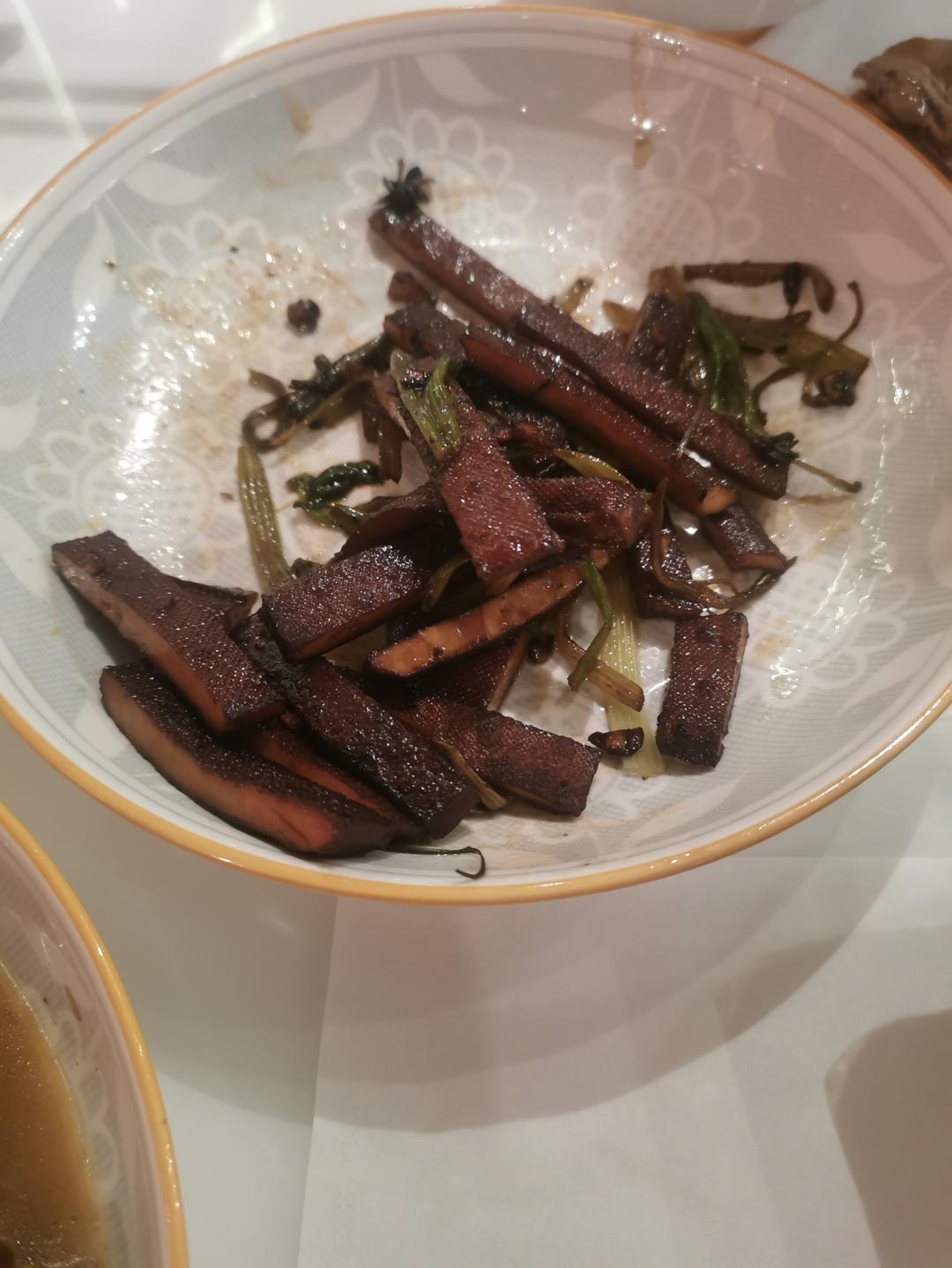 午餐晚餐简单快手下饭菜芹菜炒香干