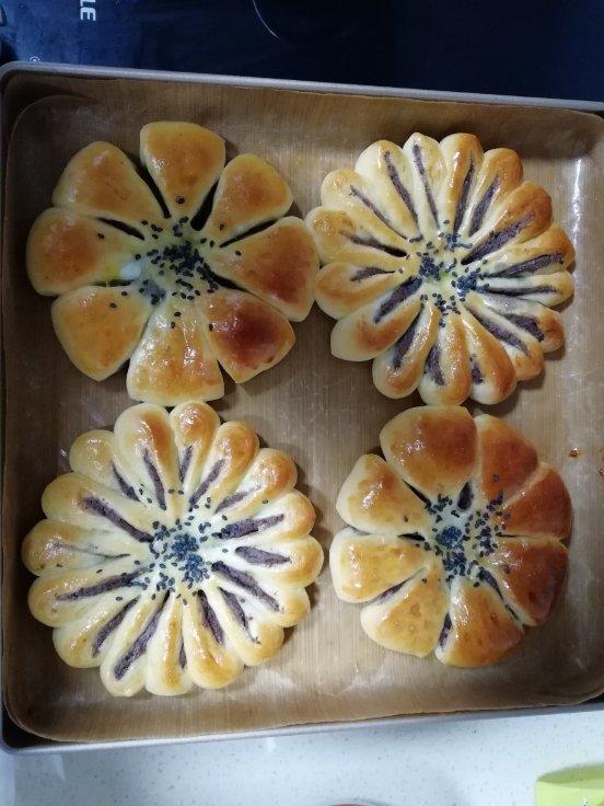 花朵豆沙面包