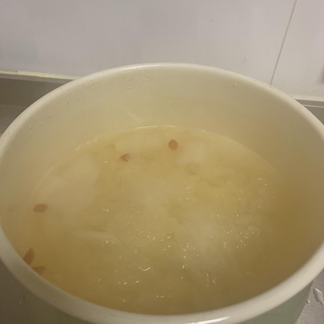 冰糖银耳梨汤