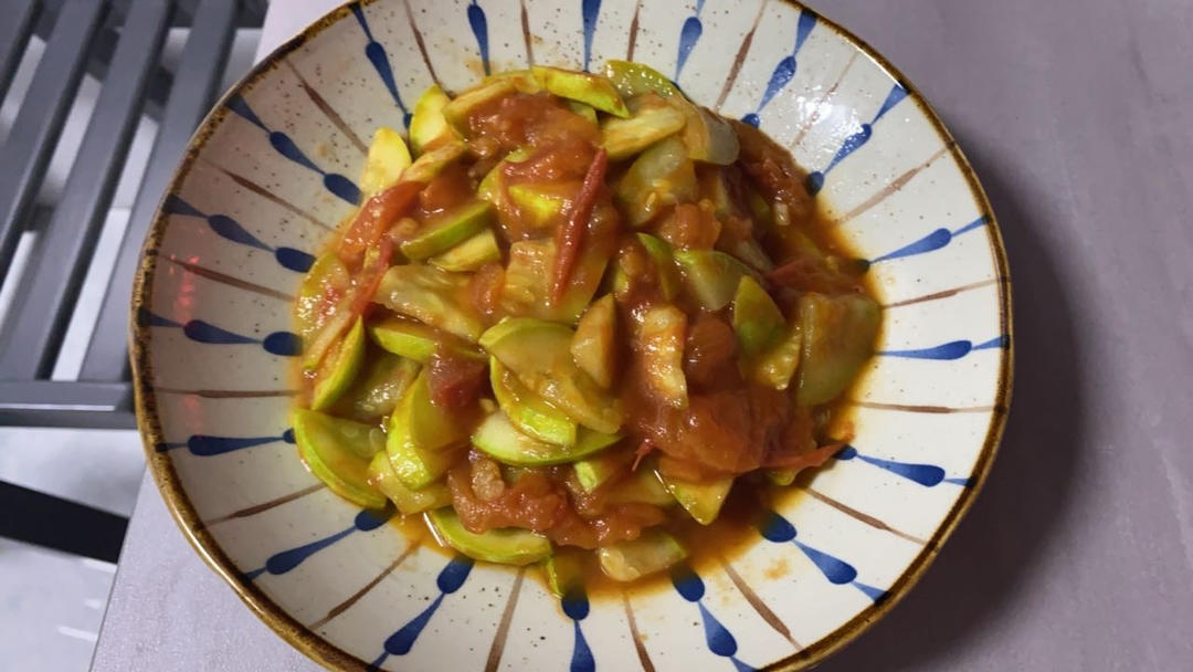 西红柿炒西葫芦