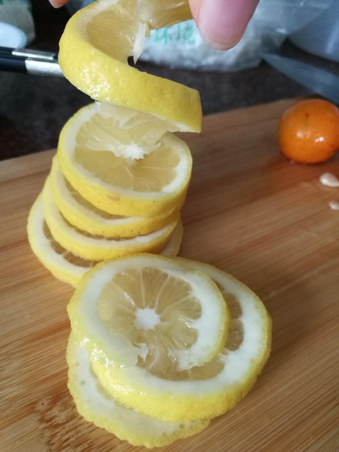 高颜值·金桔柠檬🍋水果茶的做法 步骤1