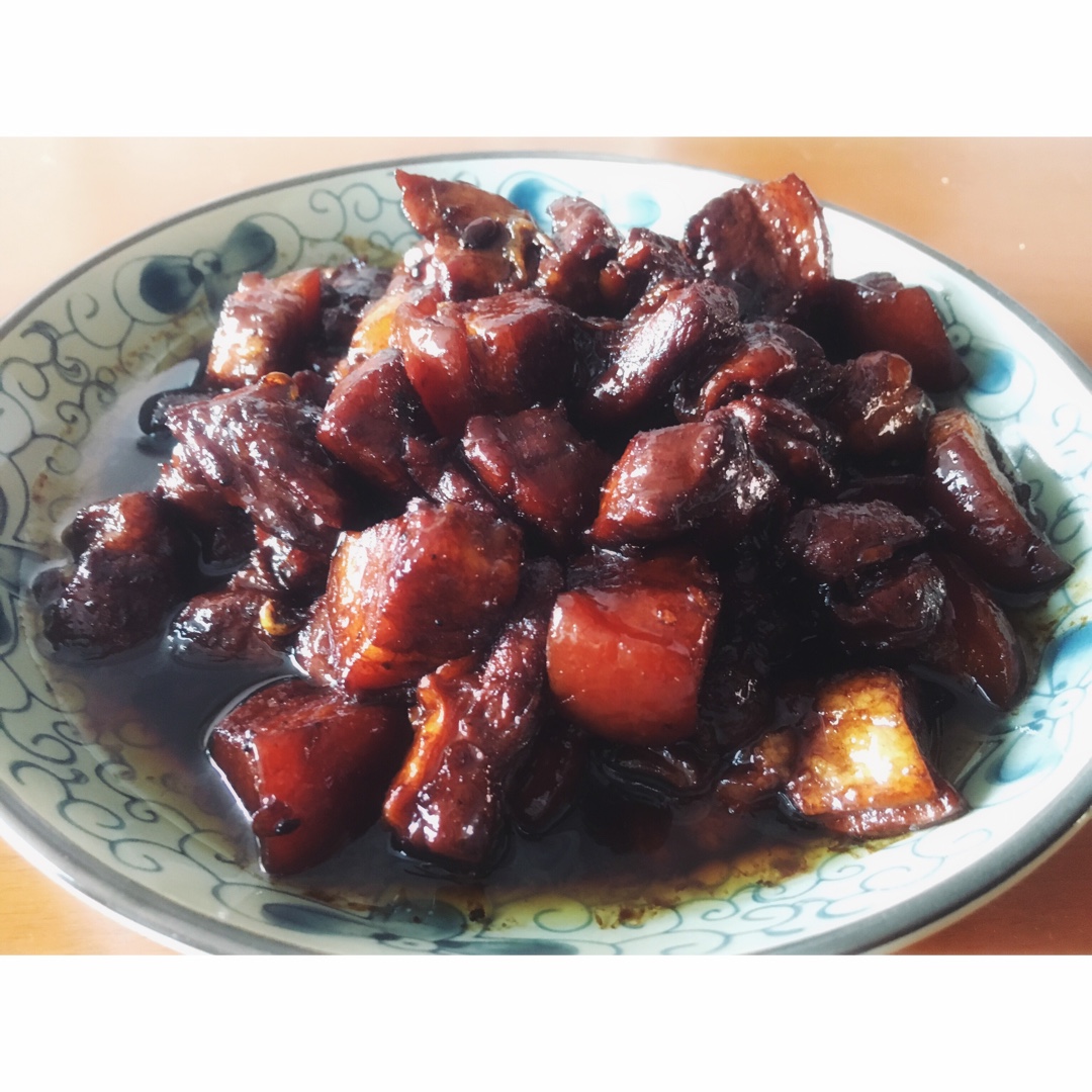 吃着碗里望着锅里的红烧肉