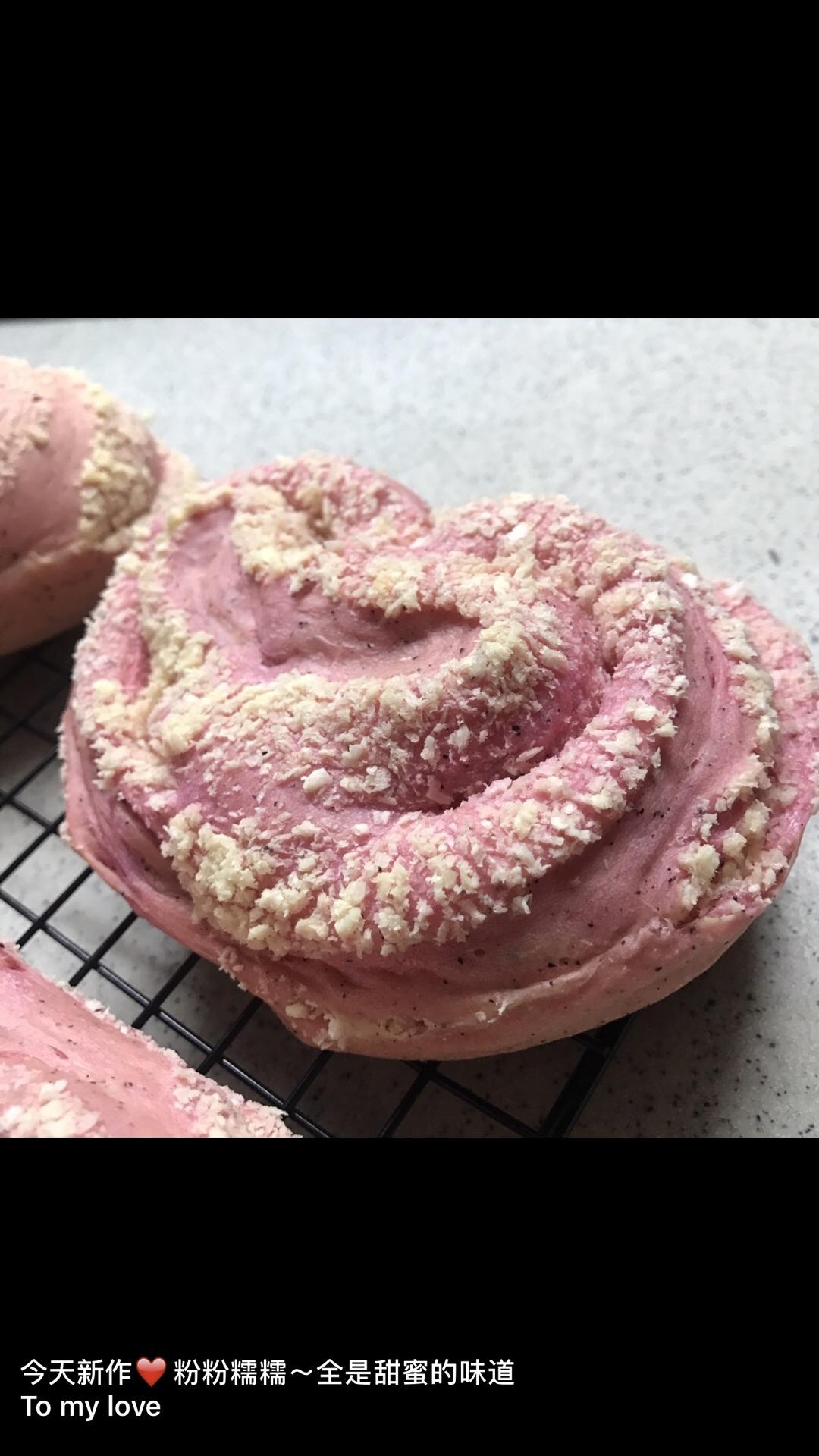 火龙果椰蓉面包