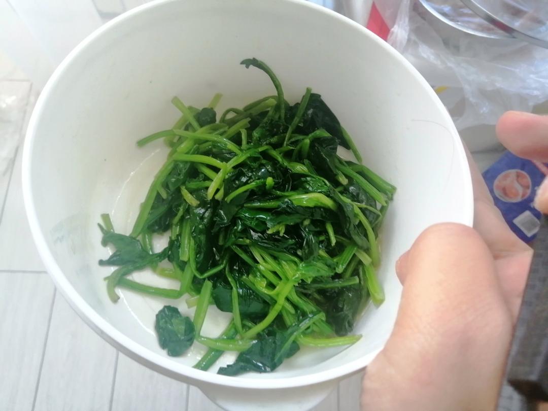 不涩口又嫩的清炒菠菜