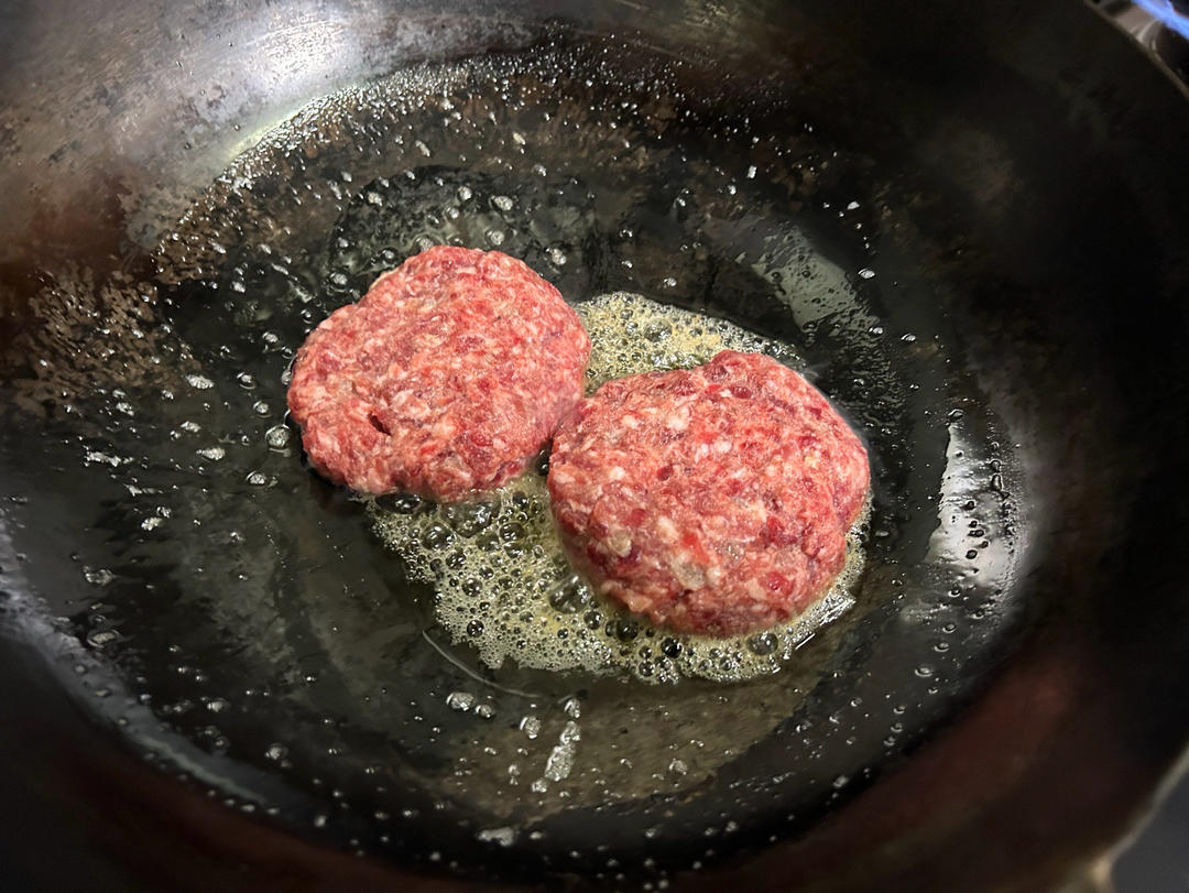 超级新鲜牛肉馅做的汉堡牛肉饼