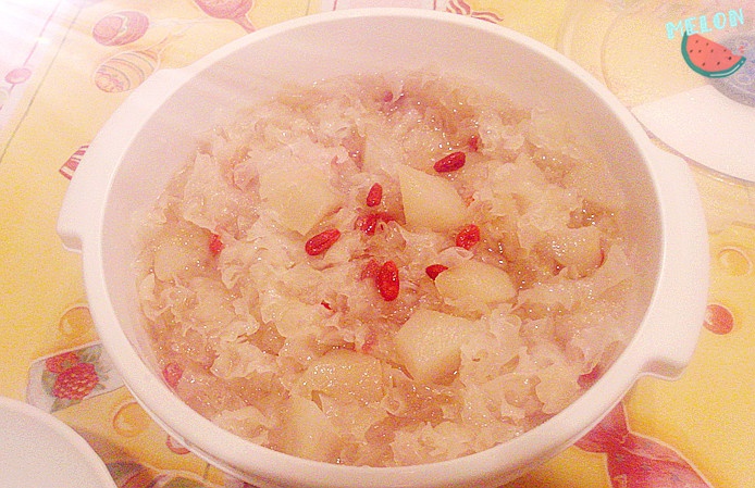 冰糖银耳雪梨汤