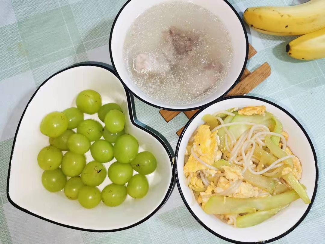 坚持打卡，给双胞胎做早餐