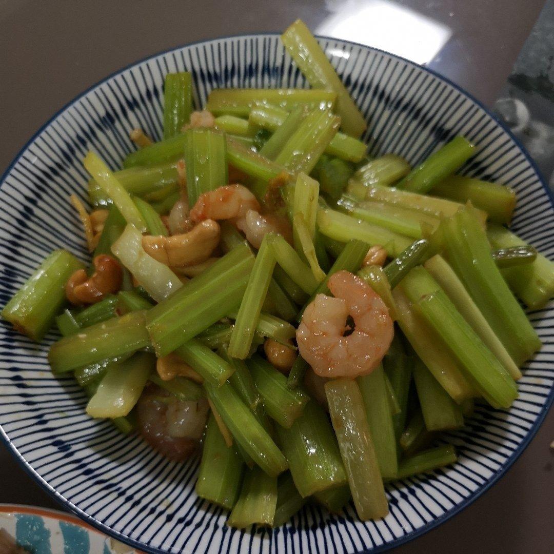 西芹腰果炒虾仁