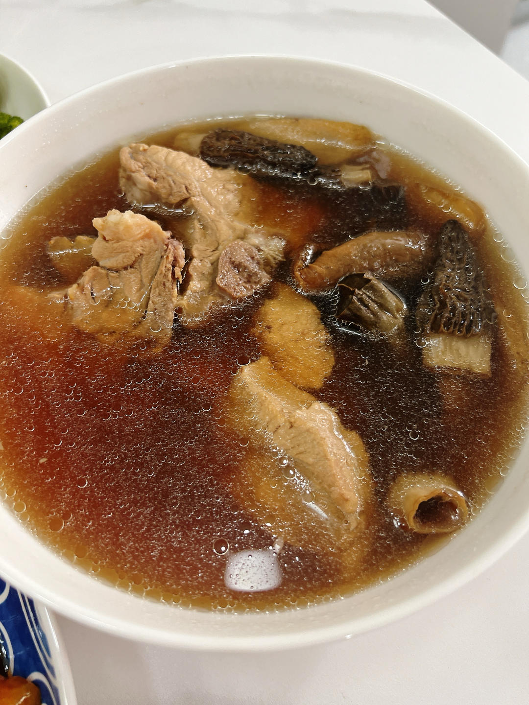 羊肚菌红菇牛骨汤