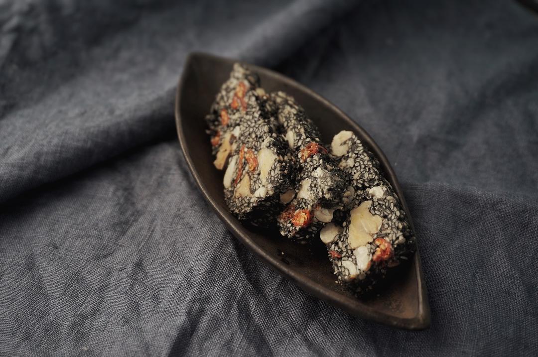 枸杞核桃花生黑芝麻片