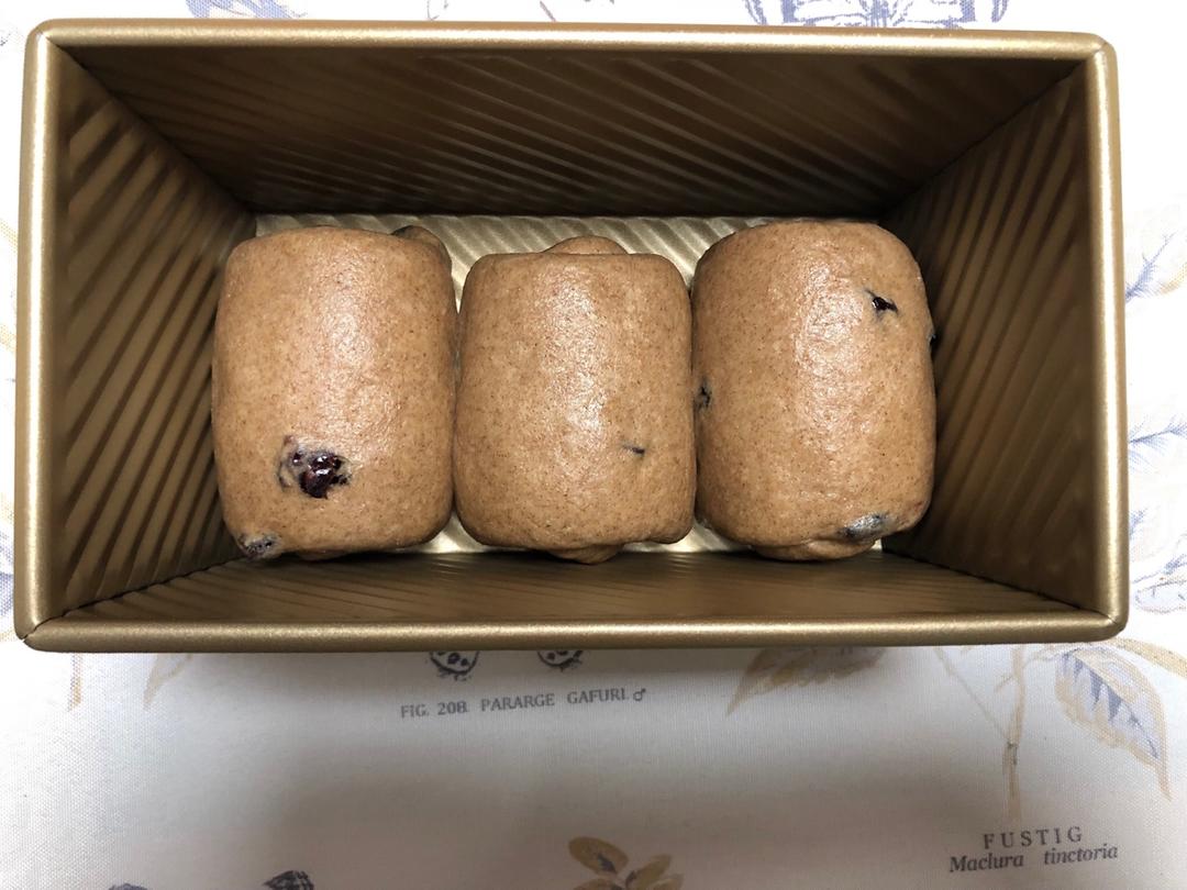 红枣核桃黑全麦吐司