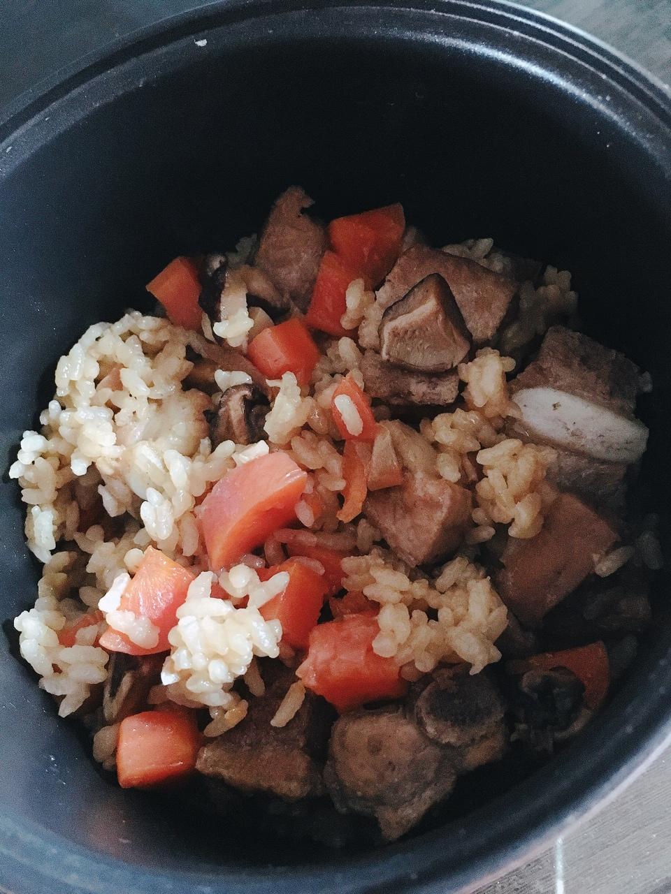 喷香排骨焖饭（爆好吃）