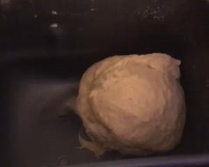 蛋黄酥/苏式月饼（面包机揉面版）的做法 步骤2