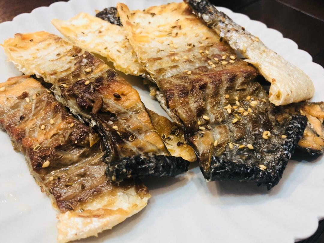 【香煎三文鱼皮 -- 味蕾的盛宴】