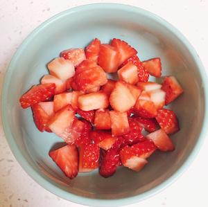 圣诞节的草莓🍓奶油蛋糕的做法 步骤4