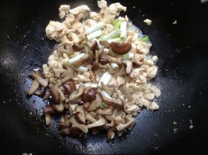 鲜冬菇炒肉的做法 步骤10
