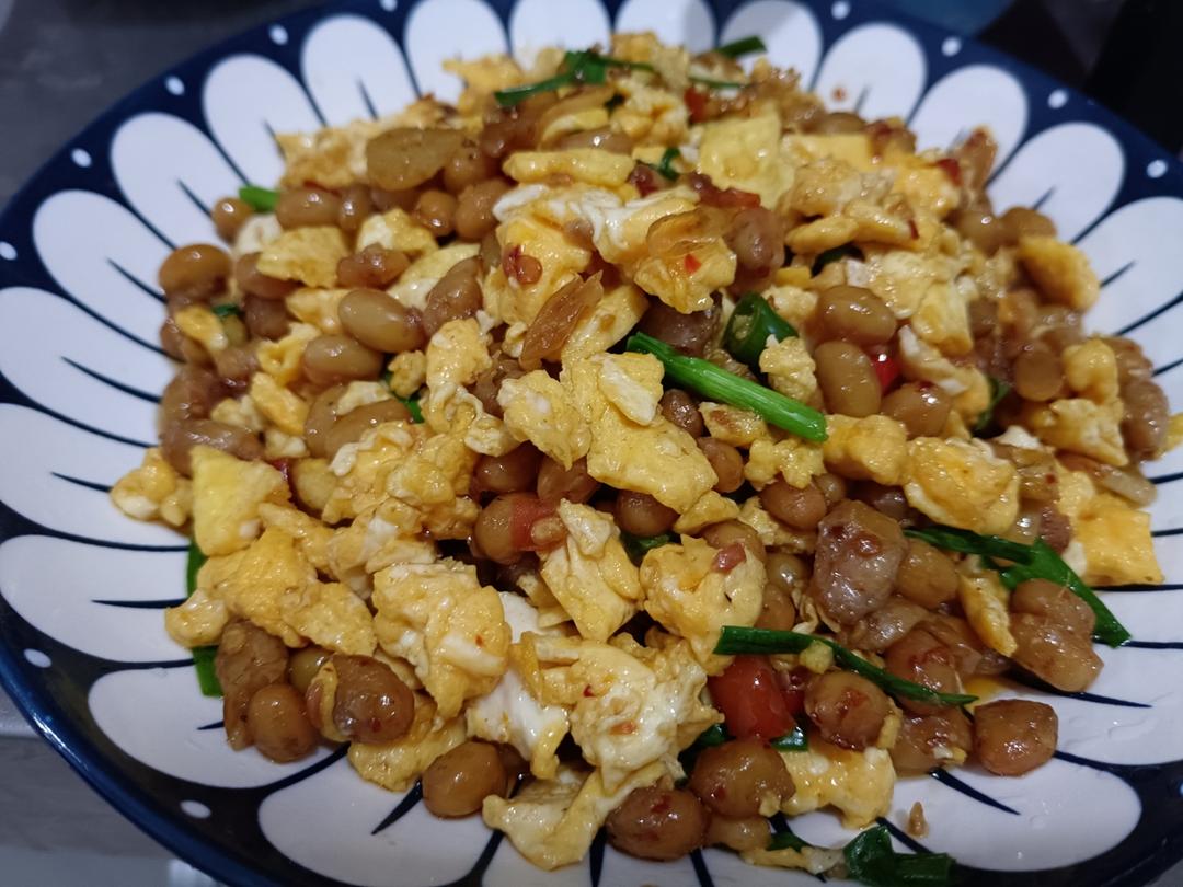 超级下饭的尖椒腊八豆炒蛋