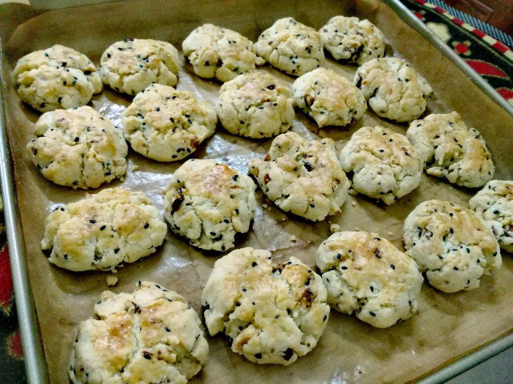 杏仁粉黑芝麻芝麻酥饼