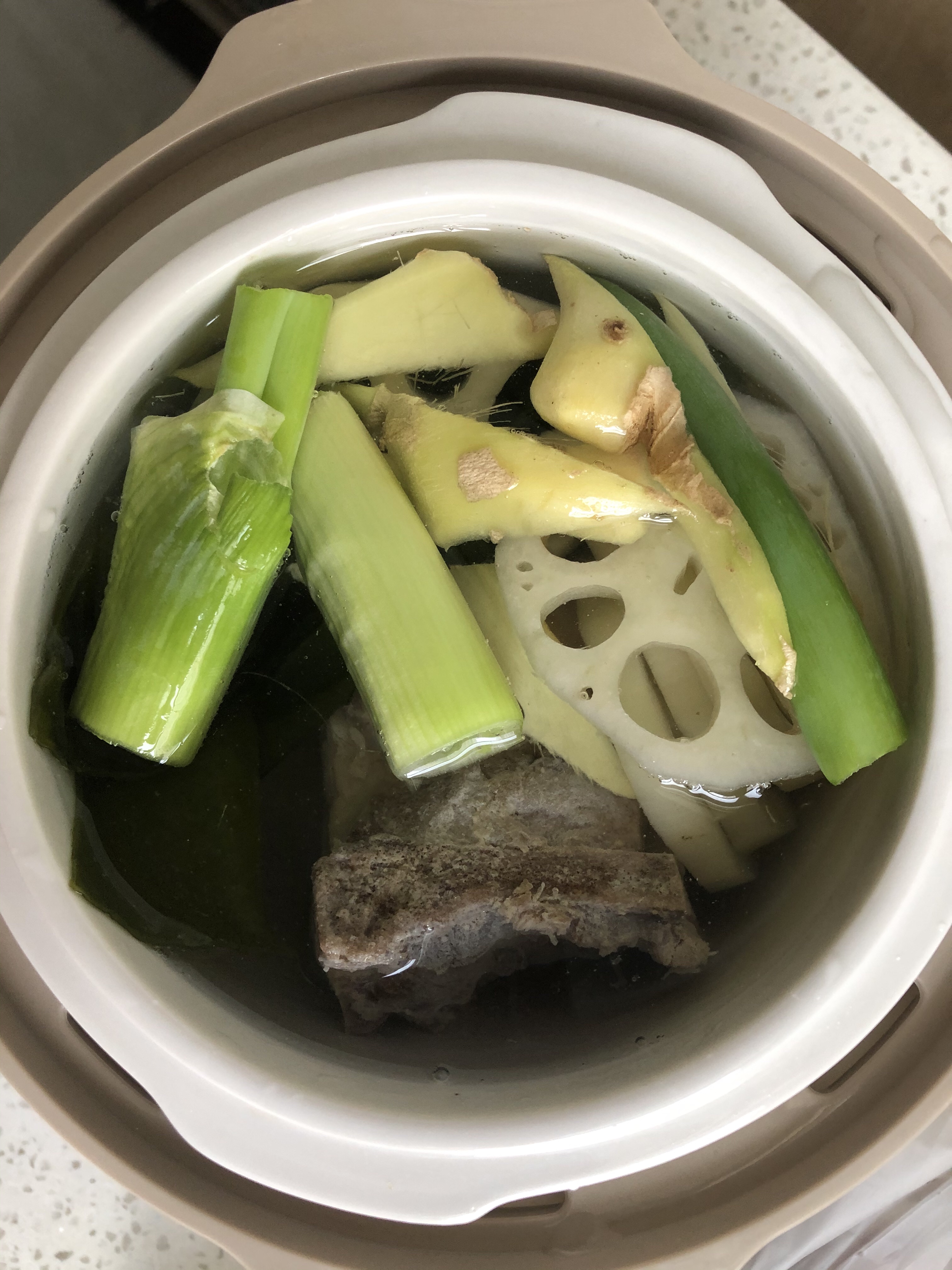 宝宝辅食海苔时蔬拌饭➕海带莲藕排骨汤的做法 步骤3