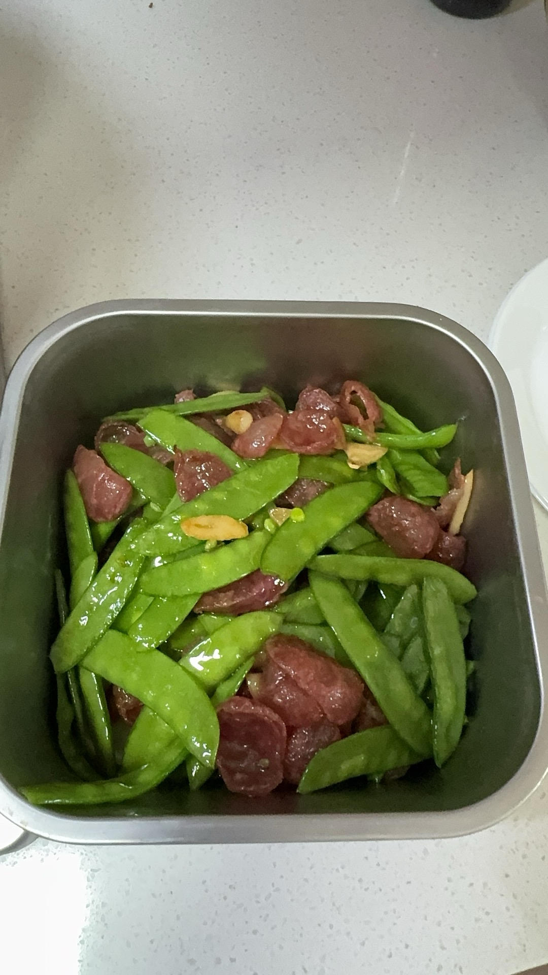 无比简单的荷兰豆炒腊肠，营养又好吃～！