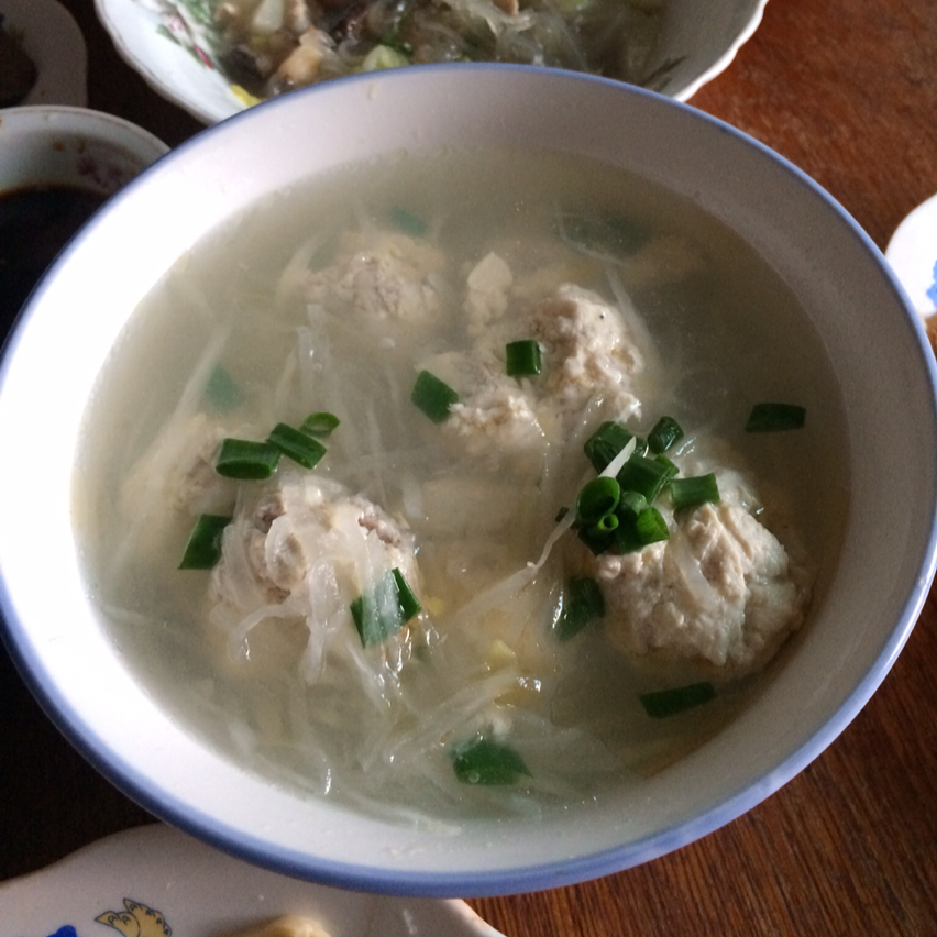 【10分钟系列】白萝卜豆腐圆子汤