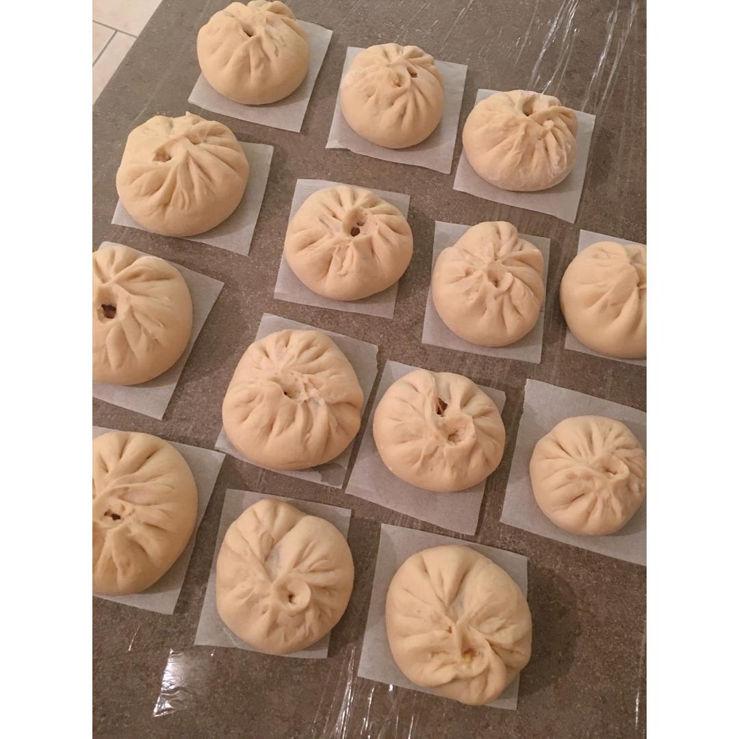 松软多汁的肉包子