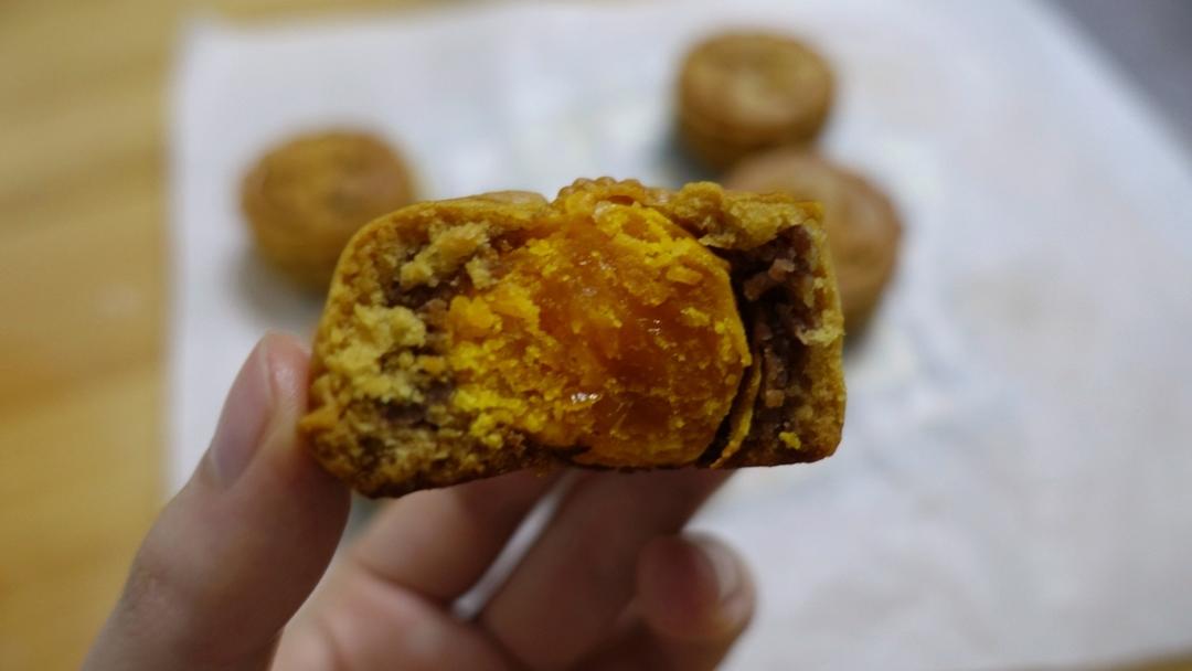 广式月饼—蛋黄莲蓉月饼