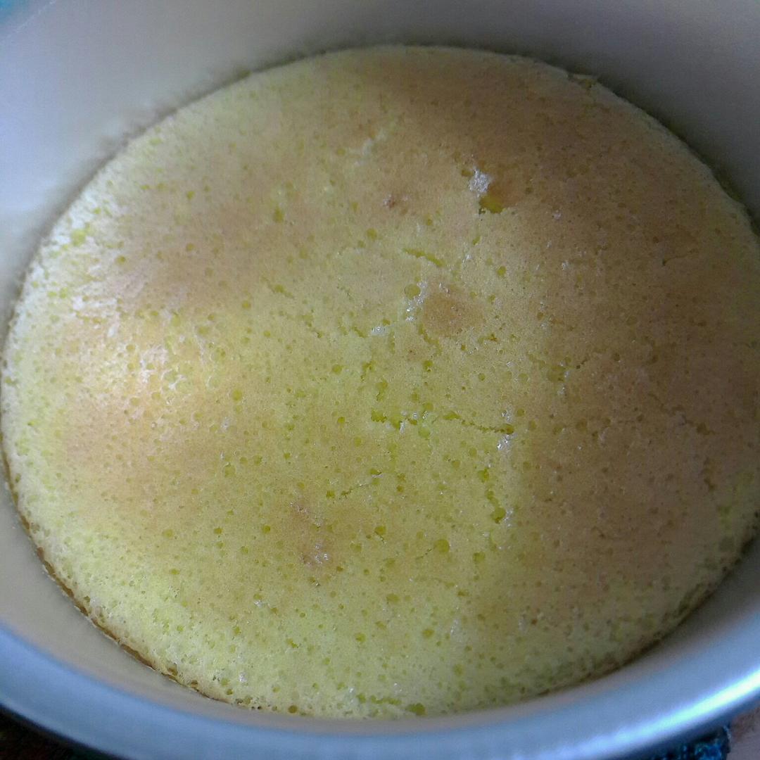 六寸活底戚风蛋糕
