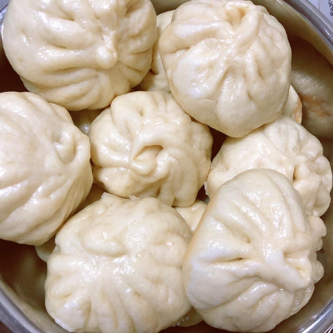 松软多汁的肉包子