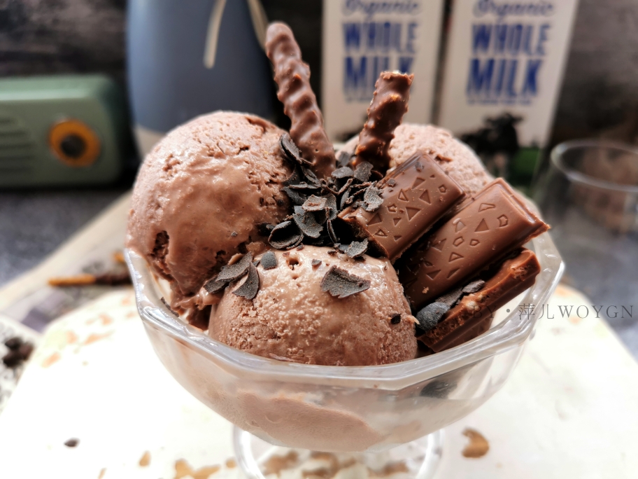 自制浓郁巧克力冰激凌超简单的做法