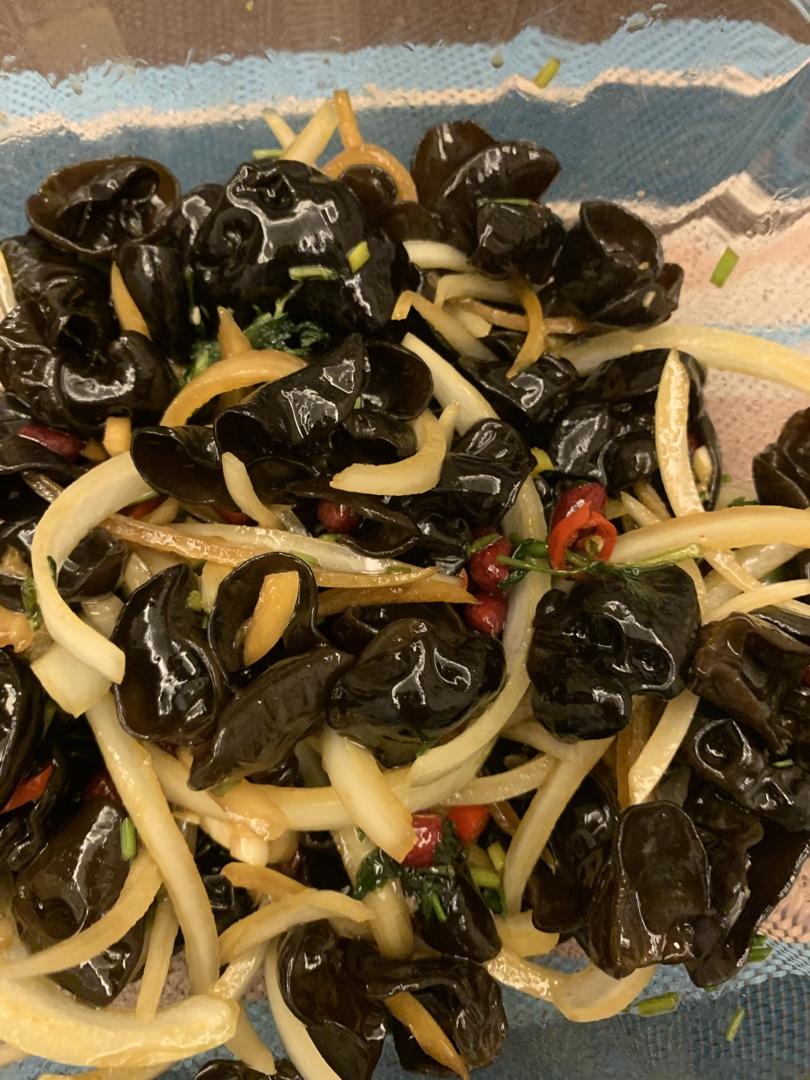 凉拌洋葱木耳–通血管开胃快手凉菜