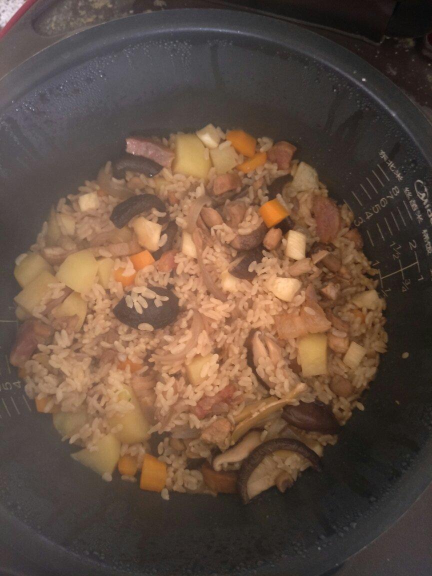 【香菇鸡肉焖饭】