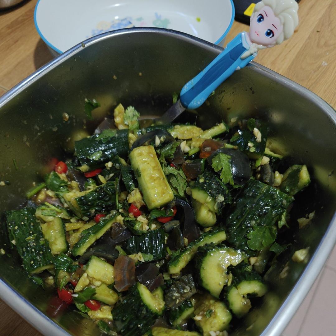 夏日开胃小凉菜“皮蛋拌黄瓜🥒”开胃减脂