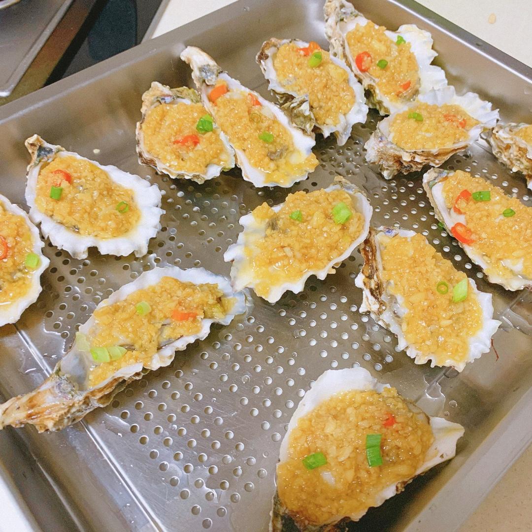 lulu__han做的秘制蒜蓉酱(烤生蚝扇贝,锡纸金针菇,干拌面)