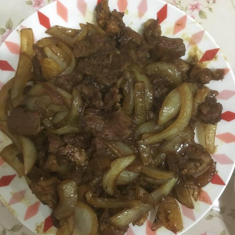 朴素版的洋葱炒牛肉