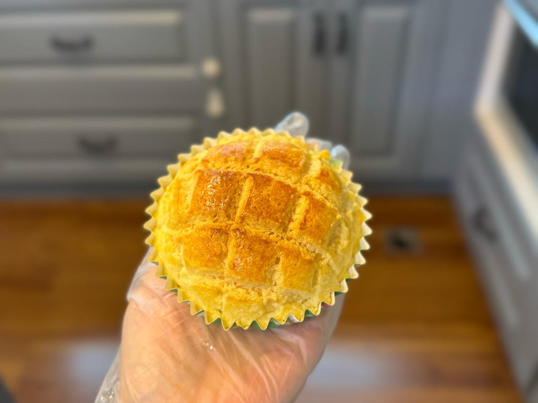 好吃到炸裂的港式菠萝包（附带制作酥皮的小视频）