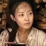 吃吃地笑笑笑地吃