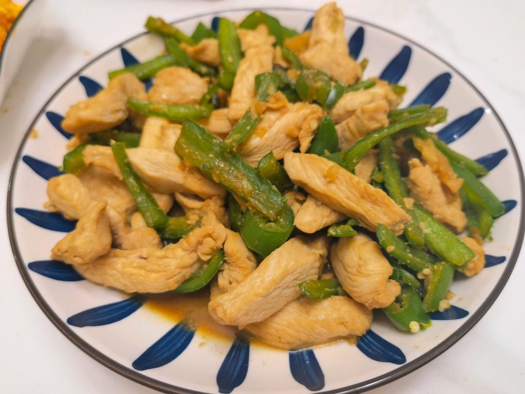 吞吞兔做的巨好吃的青椒炒鸡胸肉丝,超下饭