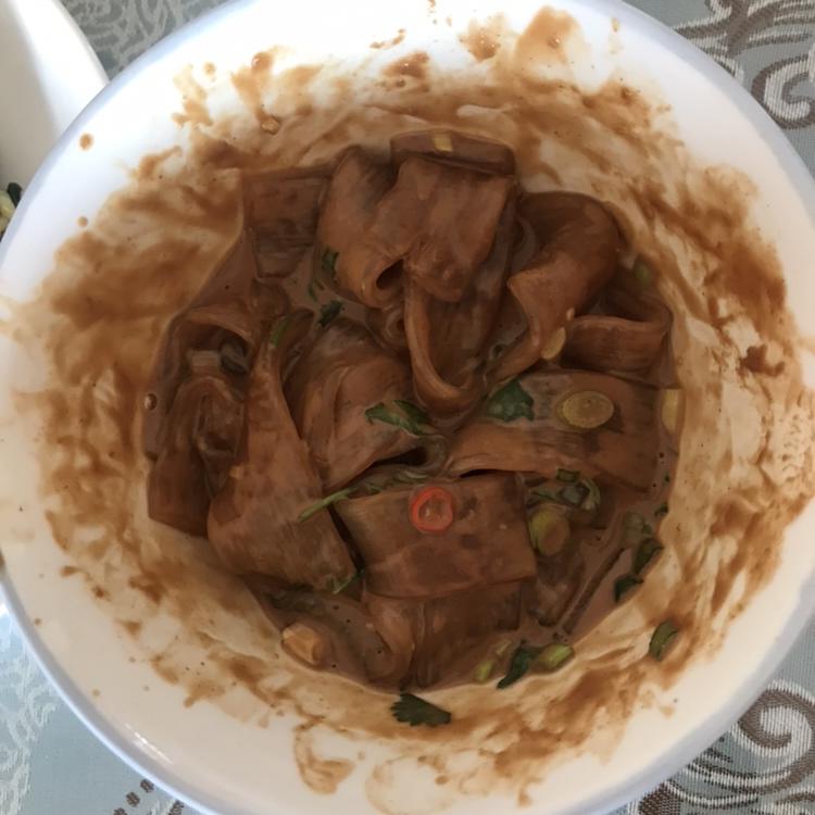 麻酱流汁宽粉